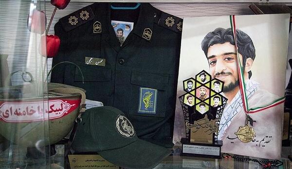 عکس شهید حججی با لباس پاسداری