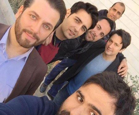 عکس امیرحسین آرمان در پشت صحنه سریال پریا