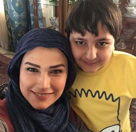 عکس امیرحسین آرمان در پشت صحنه سریال پریا
