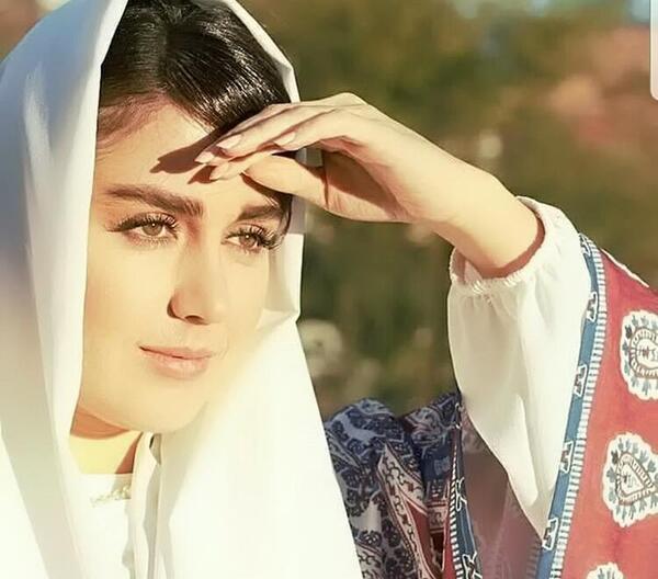 عکس افسانه پاکرو برای تصویر زمینه