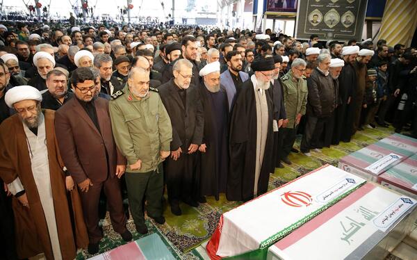 عکس حاج قاسم سلیمانی نماز