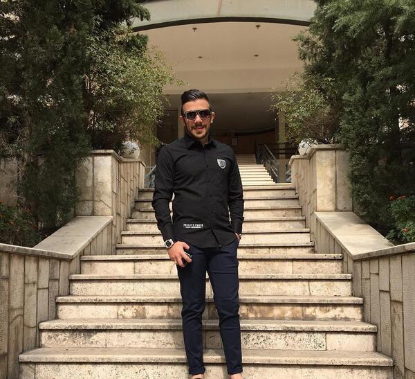 عکس ایستاده پسر قلعه نویی