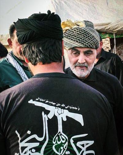 عکس حاج قاسم سلیمانی با چفیه عربی