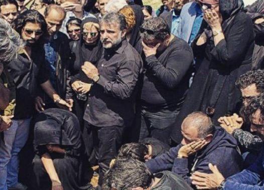 عکس مقبره عارف لرستانی
