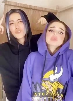عکس نیکا فلاحی با هودی