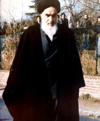 عکس ایستاده خمینی