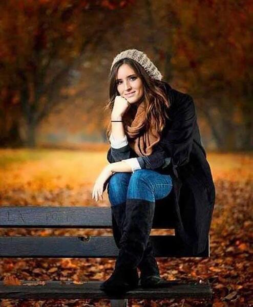 عکس نشسته در طبیعت