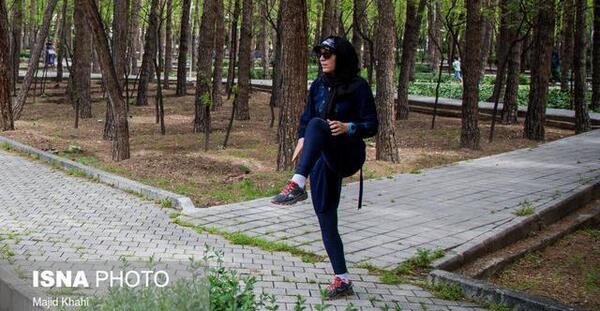 عکس پیاده روی در پارک