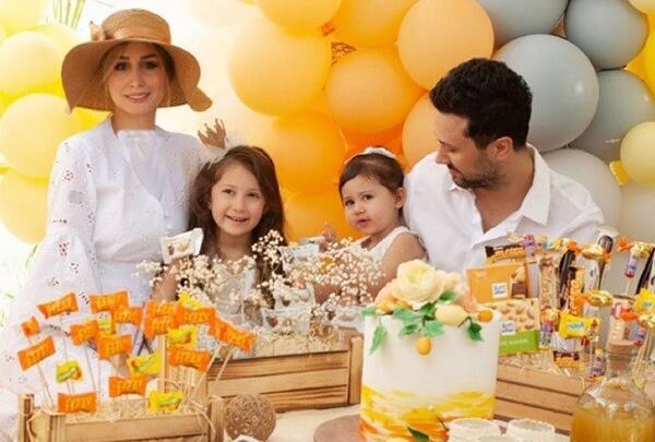 عکس شاهرخ استخری در تولد دخترش