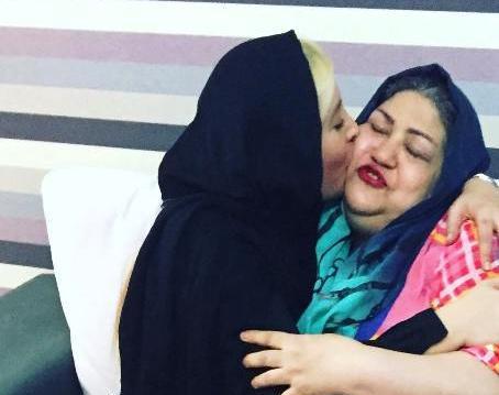 عکس فریبا نادری و همسرش روی تخت خواب