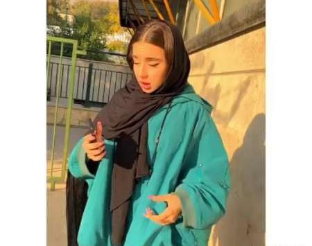 عکس نیکا فلاحی با لباس مشکی