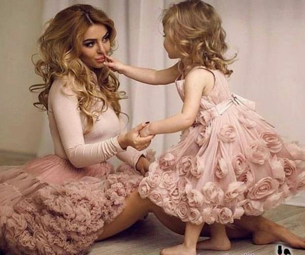 ژست عکس مادر و دختر