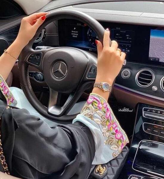 عکس دختر لاکچری پشت ماشین