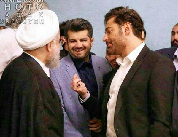 عکس ایستاده محمدرضا گلزار