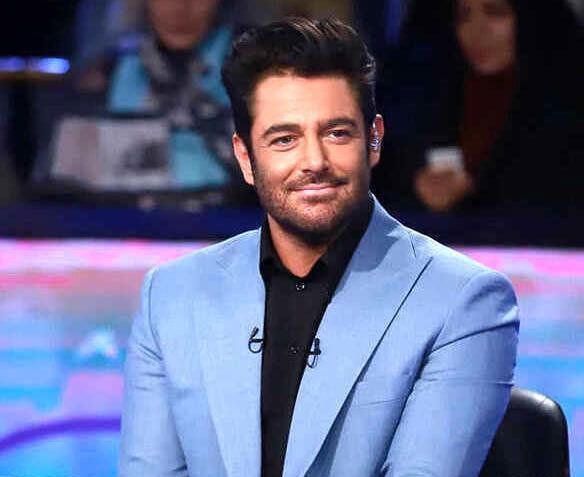 عکس ایستاده محمدرضا گلزار