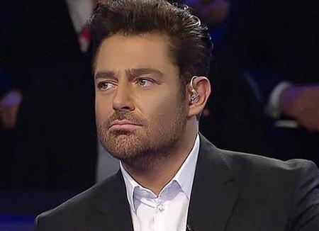 عکس ایستاده محمدرضا گلزار