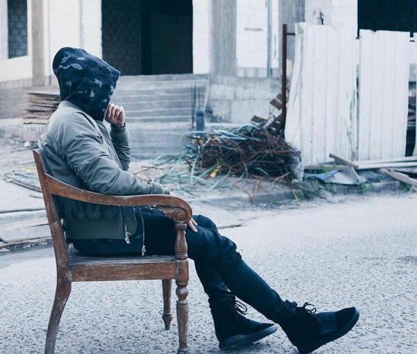 عکس پروفایل پسرانه لاکچری تنها