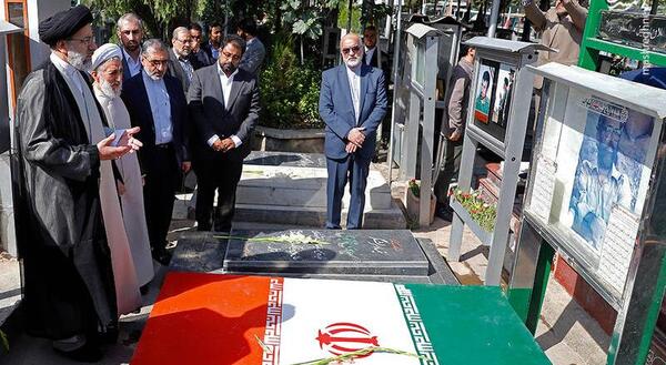 عکس سنگ قبر شهید چمران