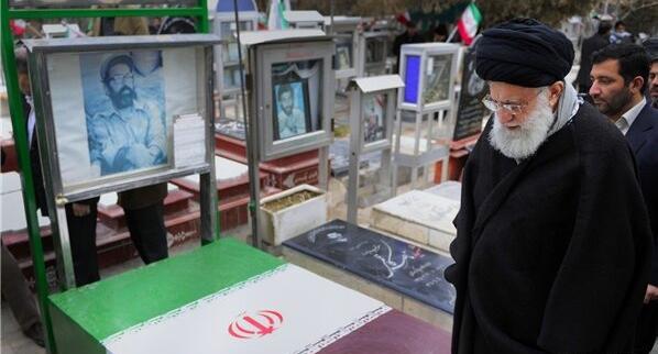 عکس سنگ قبر شهید چمران