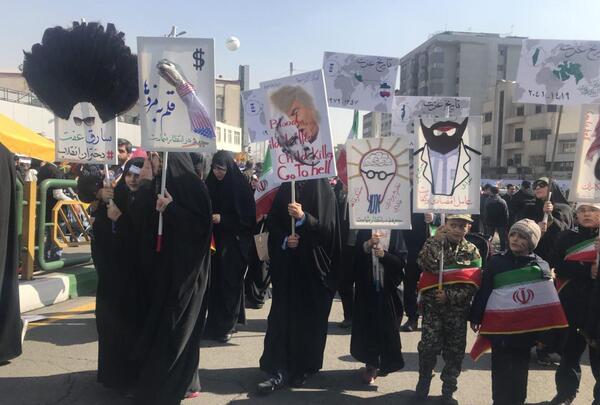 عکس ۲۲ بهمن دانش آموزان