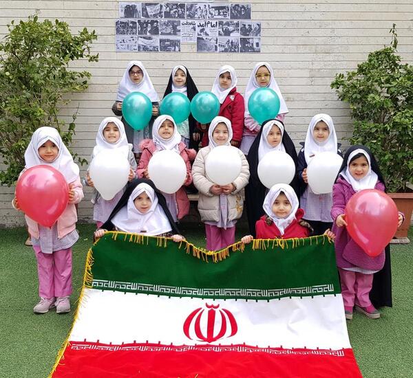 عکس ۲۲ بهمن دانش آموزان