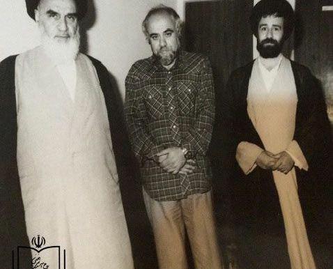 عکس ایستاده امام خمینی
