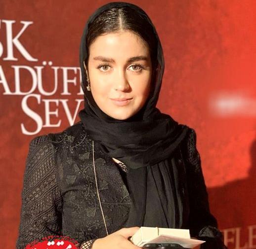 عکس افسانه پاکرو بدون روسری