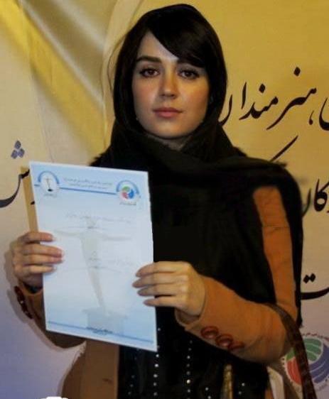 عکس افسانه پاکرو بدون روسری