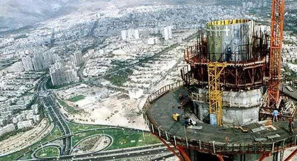 عکس در حال ساخت برج میلاد