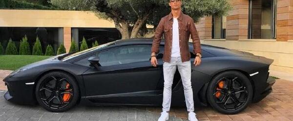 عکس ایستاده رونالدو