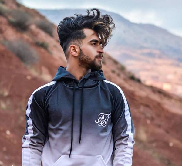 ژست عکس پسرانه برای پروفایل