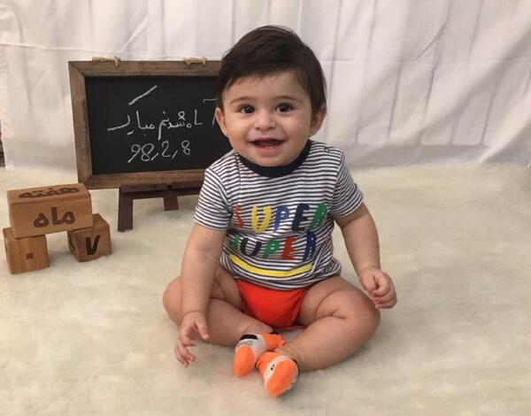 عکس نشسته نوزاد
