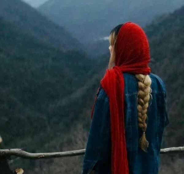 عکس پروفایل دختر از پشت با شال