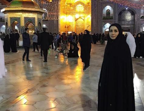 عکس دختر چادری در صحن امام رضا