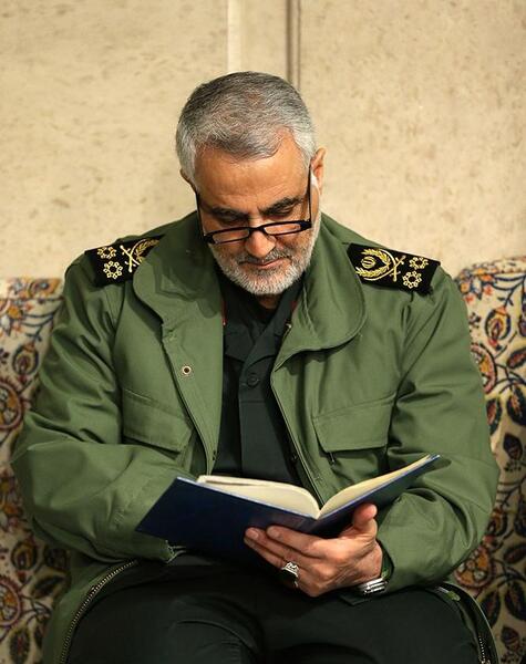 عکس سردار سلیمانی با لباس سپاه