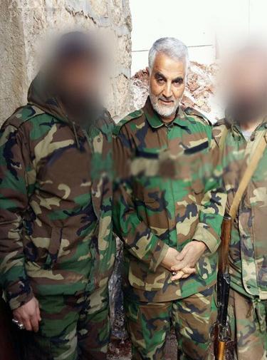 عکس سردار سلیمانی با لباس سپاه