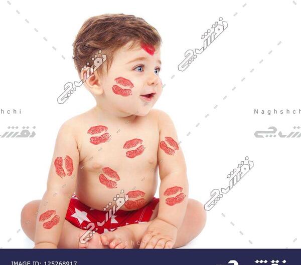 عکس نشسته بچه