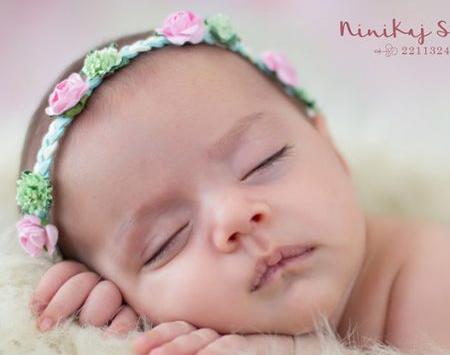 عکس نی نی ایستاده