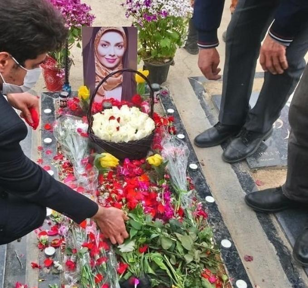 عکس سنگ مزار آزاده نامداری