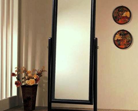 عکس آینه ایستاده