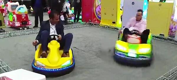 عکس ماشین در شهربازی