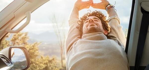 عکس ماشین در حال سفر