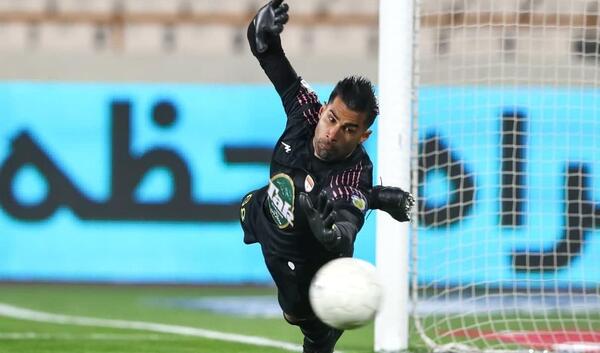 عکس محسن فروزان با لباس استقلال