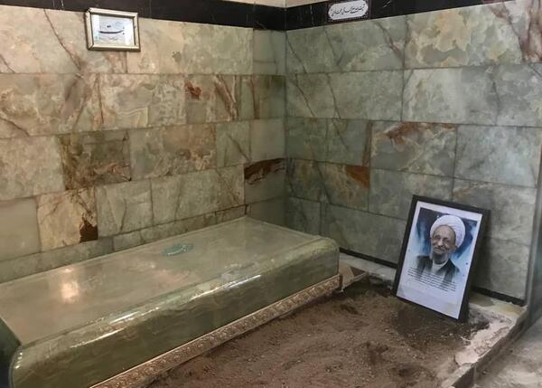 عکس سنگ قبر آیت الله بهجت