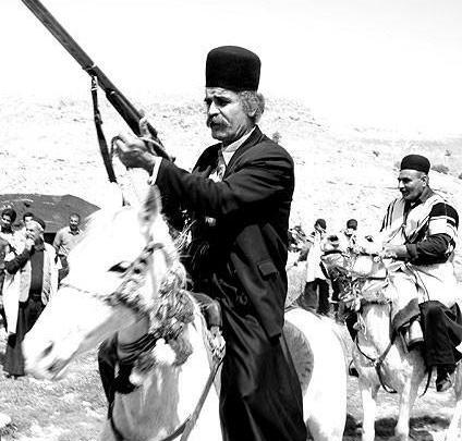 عکس مردان لر با تفنگ