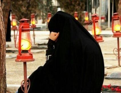 عکس دختر چادری غمگین در کربلا