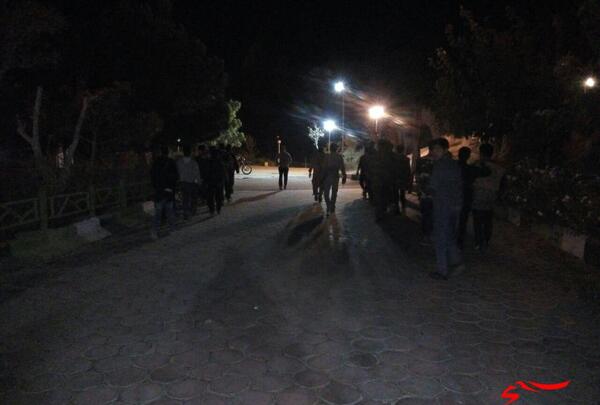 عکس پیاده روی در شب