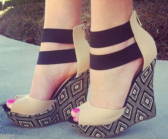 عکس کفش پاشنه بلند لژدار
