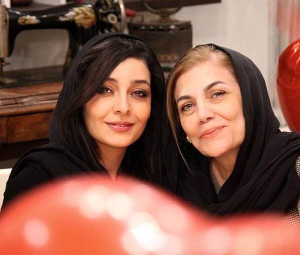 عکس ساره بیات و خانواده اش