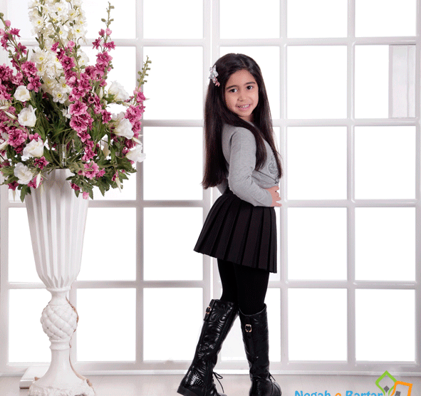عکس نوزاد ایستاده